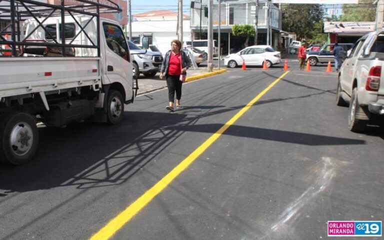 Entregan dos cuadras de calles asfaltadas a familias de Ciudad Jardín en Managua