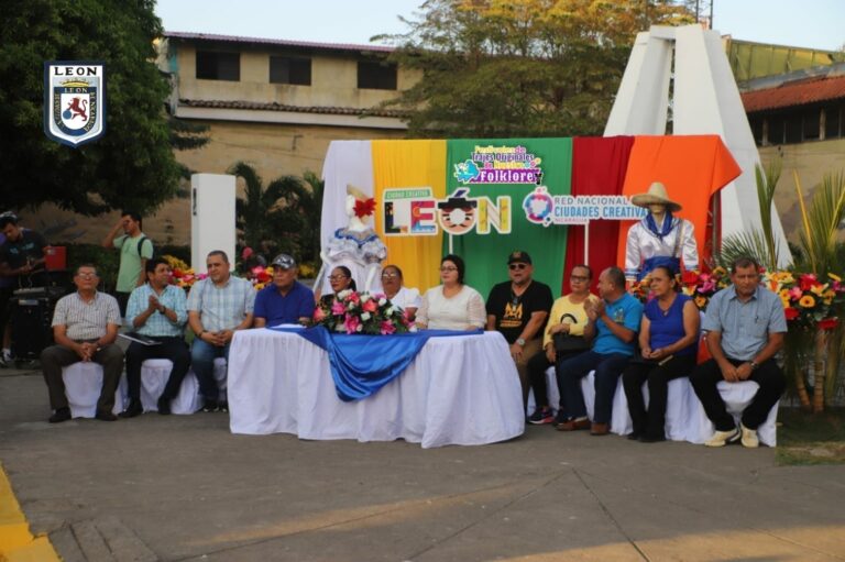 Realizan lanzamiento del Festival de Trajes Originales de Nuestro Folklore, en León