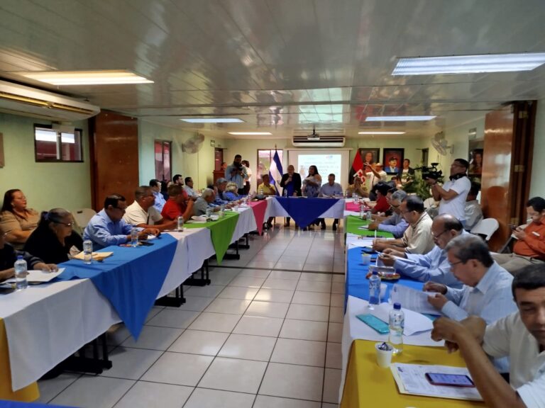 Continúan las negociaciones del salario mínimo