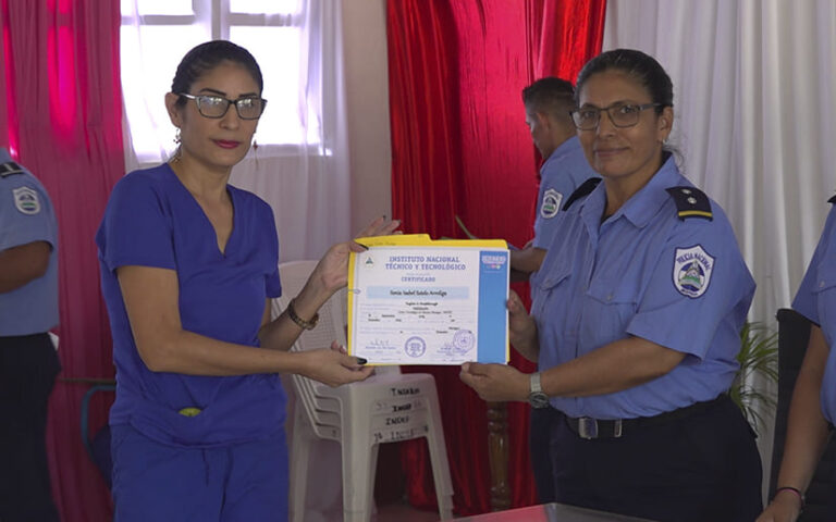 Privados de libertad recibieron certificado de inglés