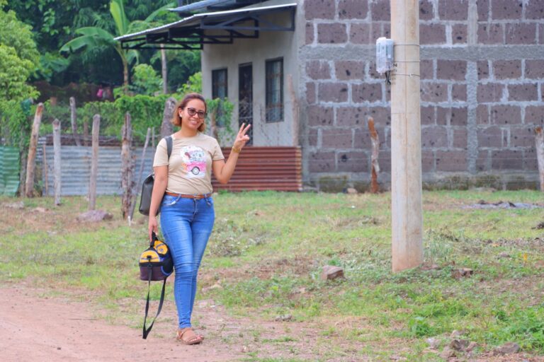 Inauguran proyecto de electrificación en Jinotega