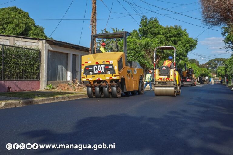 Recarpeteo asfáltico en Las Brisas tiene un 60% de avance