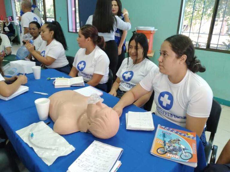 Socorristas de Cruz Blanca se capacitan