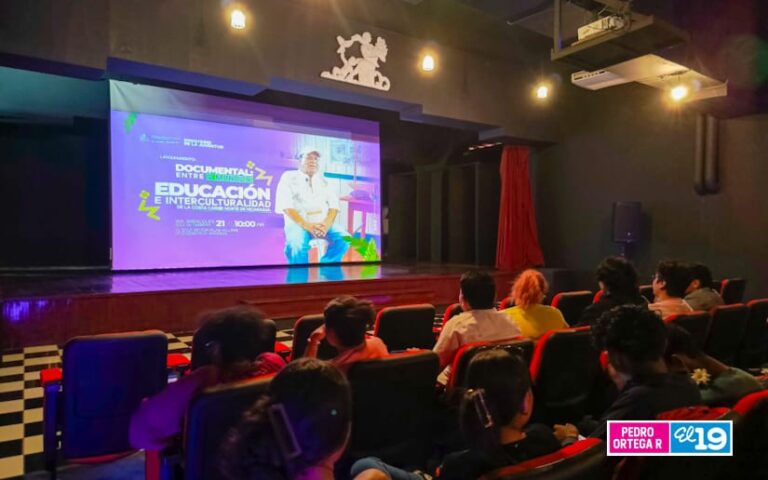 Presentan a universitarios documental centrado en los avances educativos en la Costa Caribe