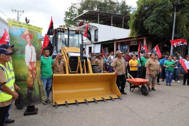 Alcaldía de Siuna entrega medios para recolectar basura
