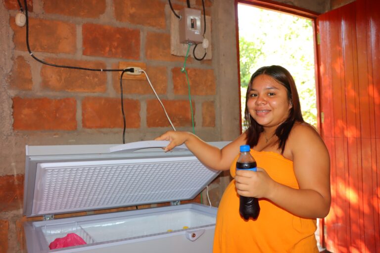 Más familias de Matagalpa cuentan con energía