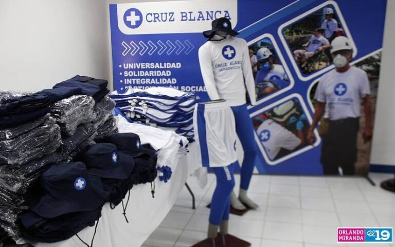 Entregan uniformes en las 28 filiales de la Cruz Blanca