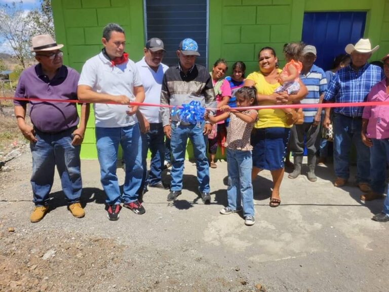 Entregan viviendas de interés social en Juigapa