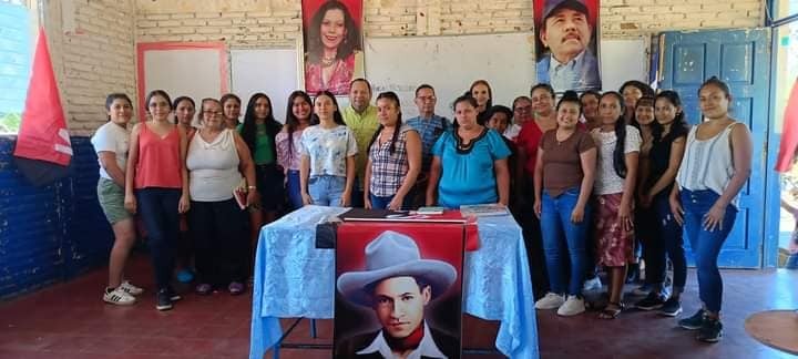 Capacitan a mujeres de Muy Muy en tratamiento estético de manos y pies