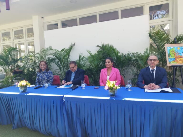 Premian a ganadores del Concurso de Dibujos y Pinturas sobre Cambio Climático