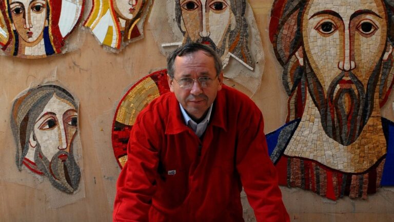 Obligaba a monjitas a mantener trío para “crecer espiritualmente”