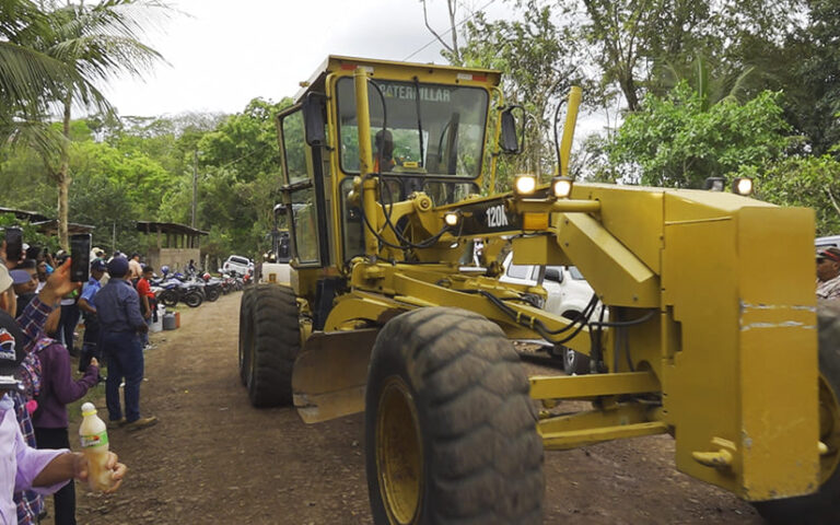Construyen 12km de la carretera La Calamidad – Empalme Masigüe