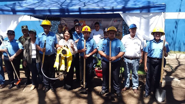 Entregan equipos a brigadas contra incendios en Carazo