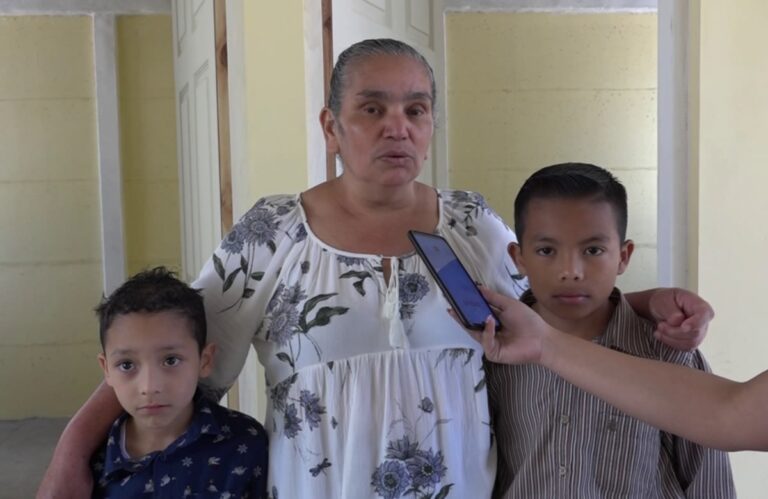Entregan 3 viviendas dignas a familias Jinotega