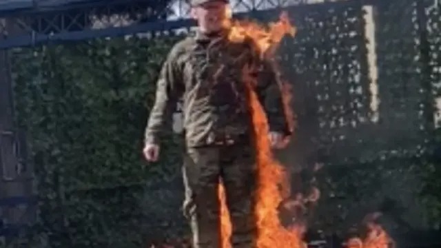 Militar de EEUU se prende fuego frente a embajada israelí