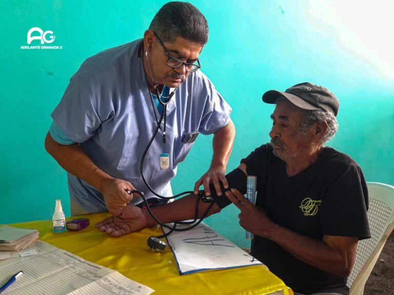 Familias de Diriomo reciben atención médica