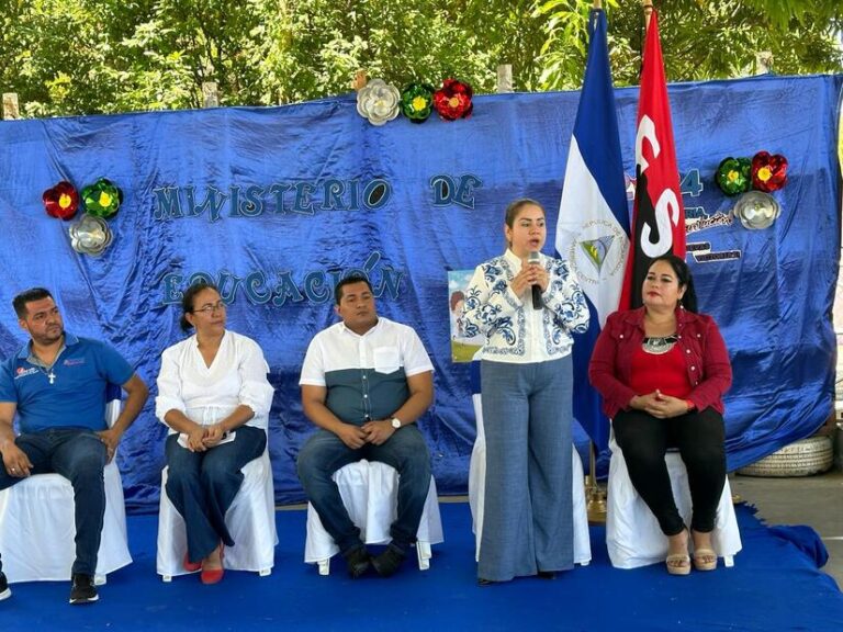 Entregan materiales deportivos a escuelas de Educación Especial del país