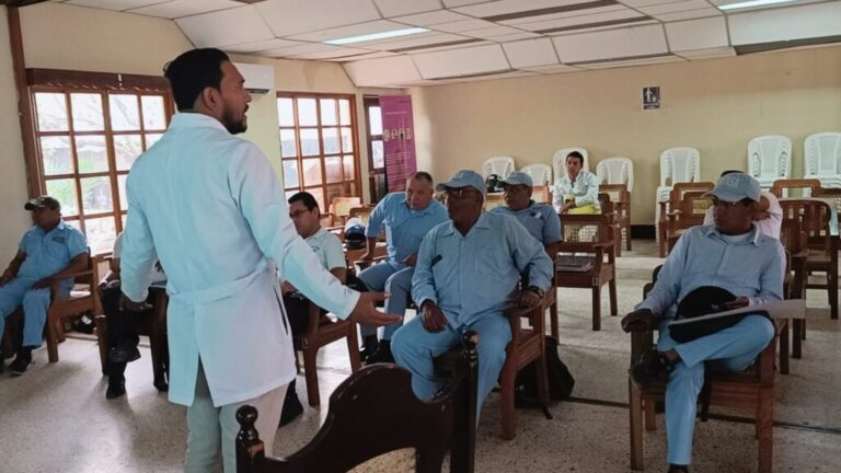 Entrega computadoras a 12 delegaciones de ETV en Nueva Segovia