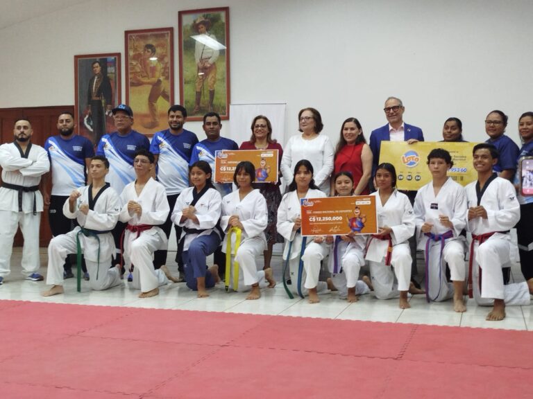 Lotería Nacional entrega 24 millones de córdobas al IND y MIFAM