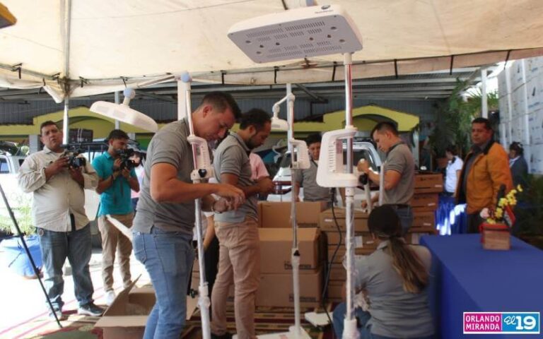 Dotan a Hospitales del país con equipos de luz para fototerapia