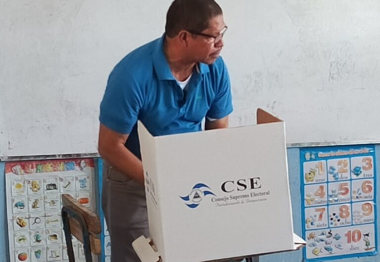 Costa Caribe Sur cumple con la patria