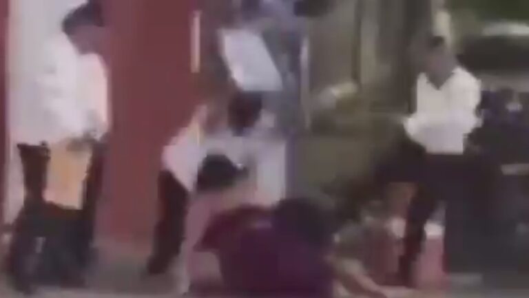 Por considerar excesiva la tarifa, unos turistas fueron golpeados brutalmente por taxistas