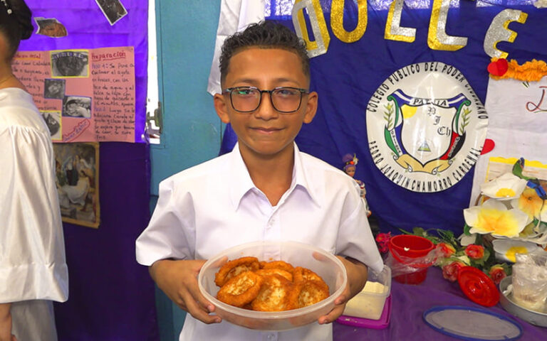 MINED realiza feria de dulces y postres de Cuaresma en centro educativo