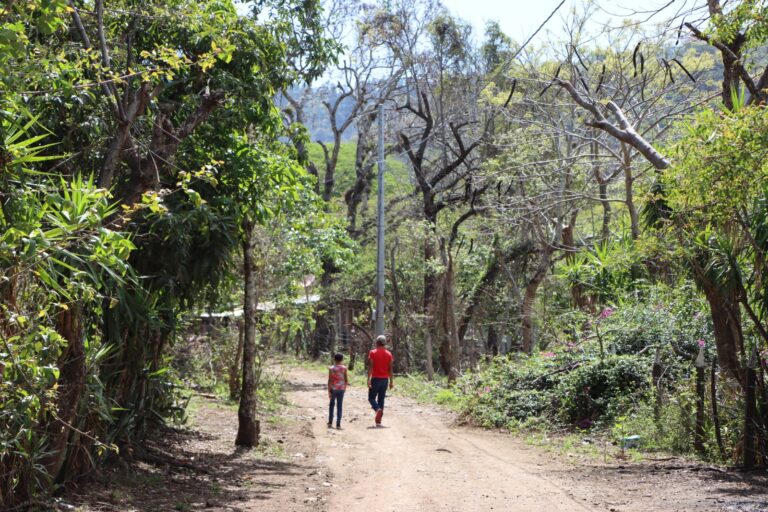 Inauguran proyecto de electrificación en una comunidad de El Tuma-La Dalia