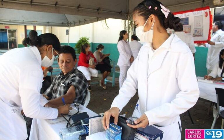 Médicos del Hospital Lenín Fonseca brinda atenciones a pacientes con enfermedades renales