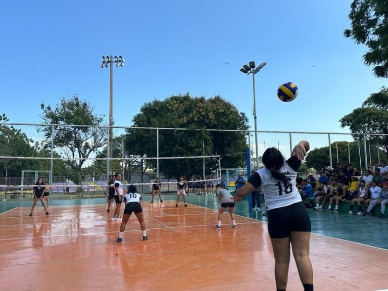 Al menos 13 colegios participarán en Festival Departamental de Voleibol Sala
