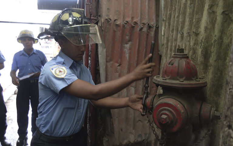 Bomberos realizan inspección en el Mercado Mayoreo