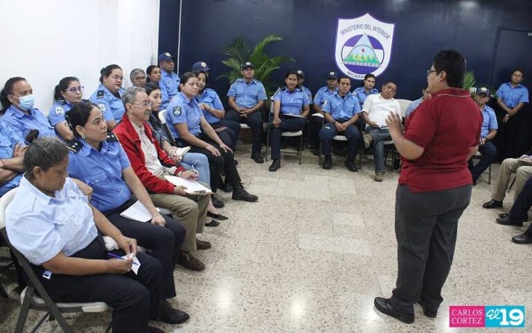 Capacitan a servidores públicos del MINT sobre la Cartilla “El Derecho de Elegir, el Deber de Respetar”