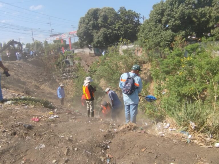 Alcaldía de Managua limpia 1.200 mts del cauce La Cuaresma