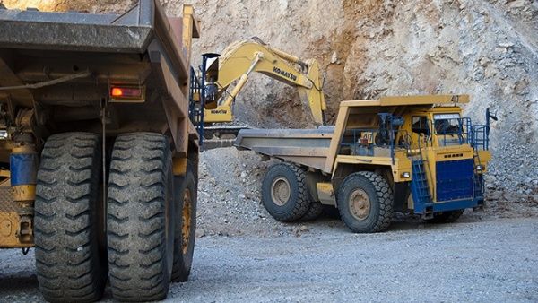 Servicios de Emergencia de Rusia trabajan en el rescate de 13 mineros