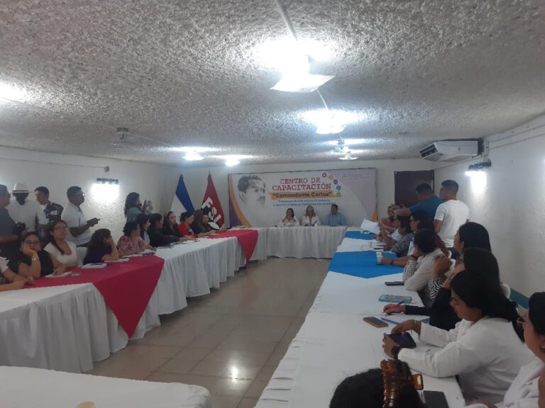 MINED realiza conversatorio inclusión social de personas con discapacidad