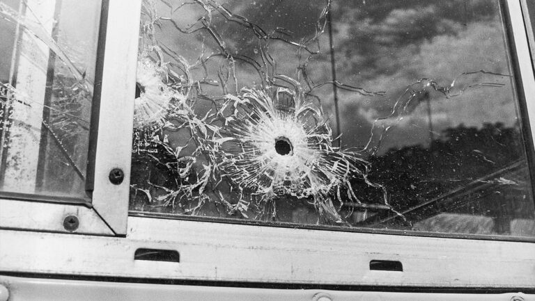 Violentos ataques a buses paralizan el transporte en Rosario