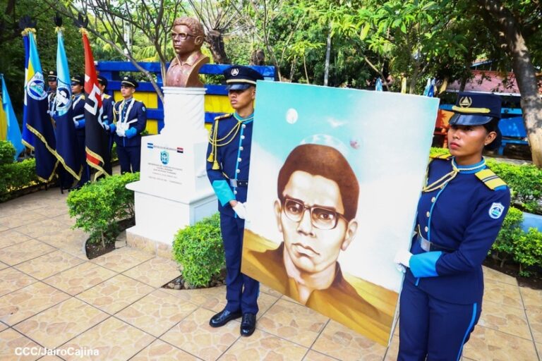 Universidad Policial rinde homenaje a Leonel Rugama
