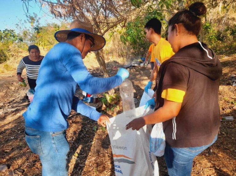 Jóvenes ambientalistas realizan jornada de limpieza en Laguna de Apoyo
