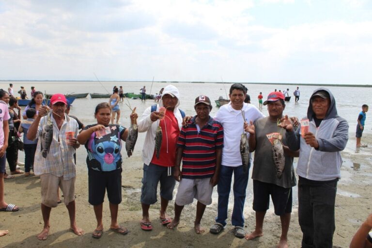 Familias de Tisma disfrutan del concurso El Pescado más grande