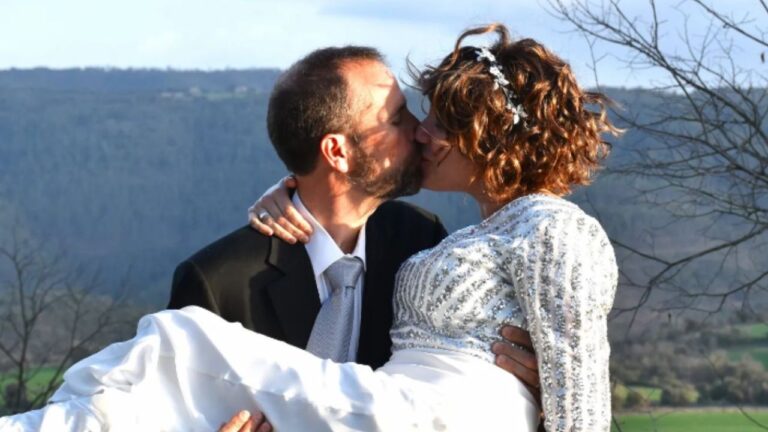 Exobispo y escritora de obras erótica-satánica se casan por la iglesia