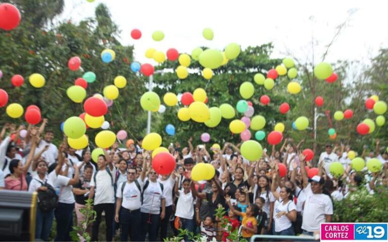 Estudiantes conmemoran la Gran Cruzada Nacional de la Alfabetización