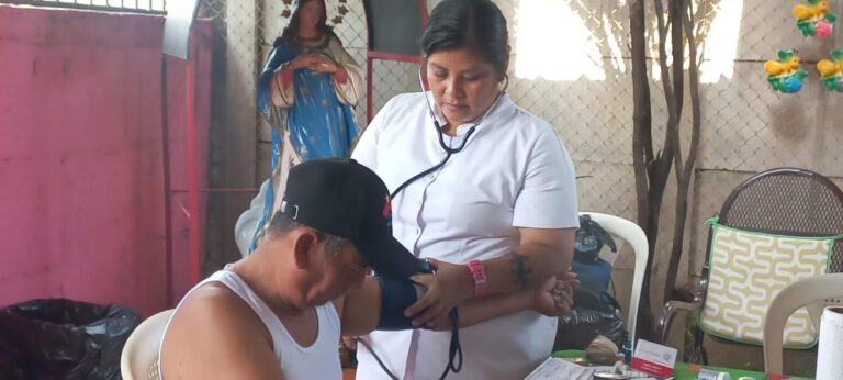 Feria de Salud se traslada a la Colonia Los Robles