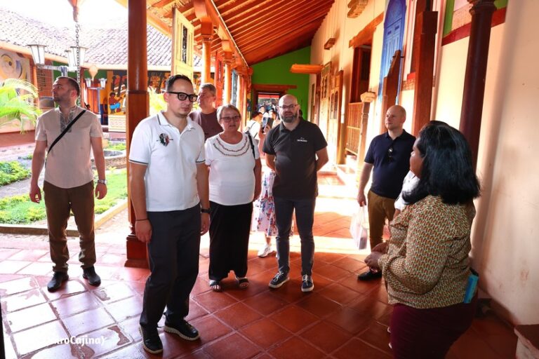 Delegación de Belarús recorre la ciudad de Granada