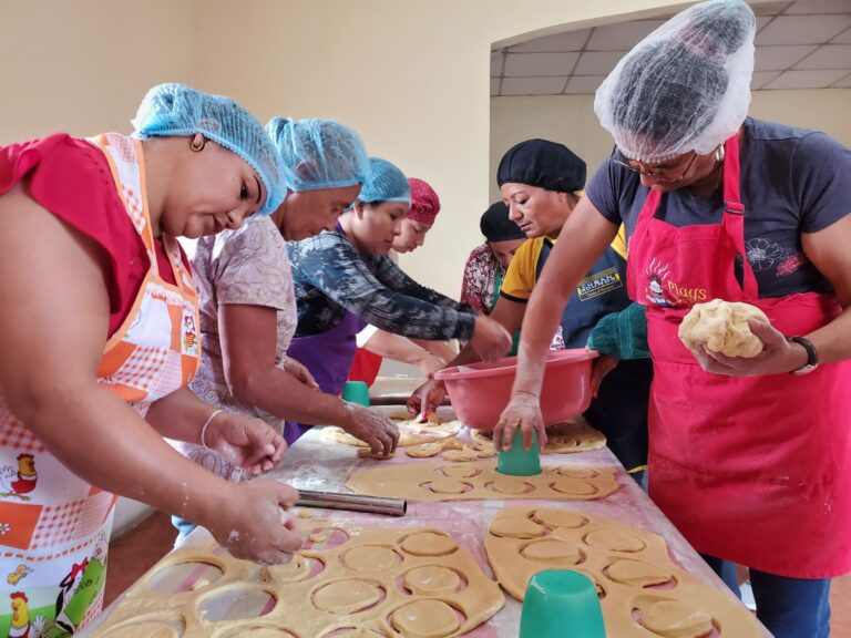 Inicia curso de repostería de la Escuela Municipal de Oficio en Ocotal