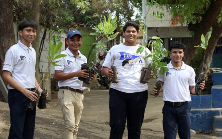 FES inicia jornada de arborización en centro educativos públicos