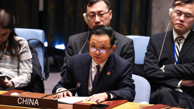 China llama a resolver discrepancias para prevenir que conflicto en la Franja de Gaza se extienda