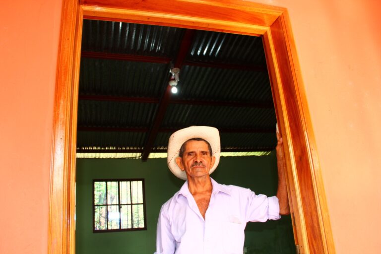 Más familias de Jinotega cuentan con energía eléctrica