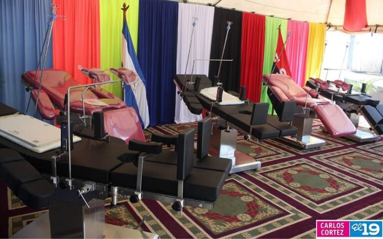 MINSA entrega 45 camillas ginecológicas y mesas quirúrgicas a 16 hospitales del país-