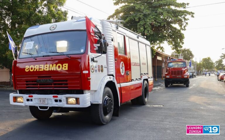 Trasladan dos camiones a nueva Estación de Bomberos en Managua