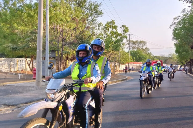 Nicaragüenses realizan diana por el Día Nacional de la Paz